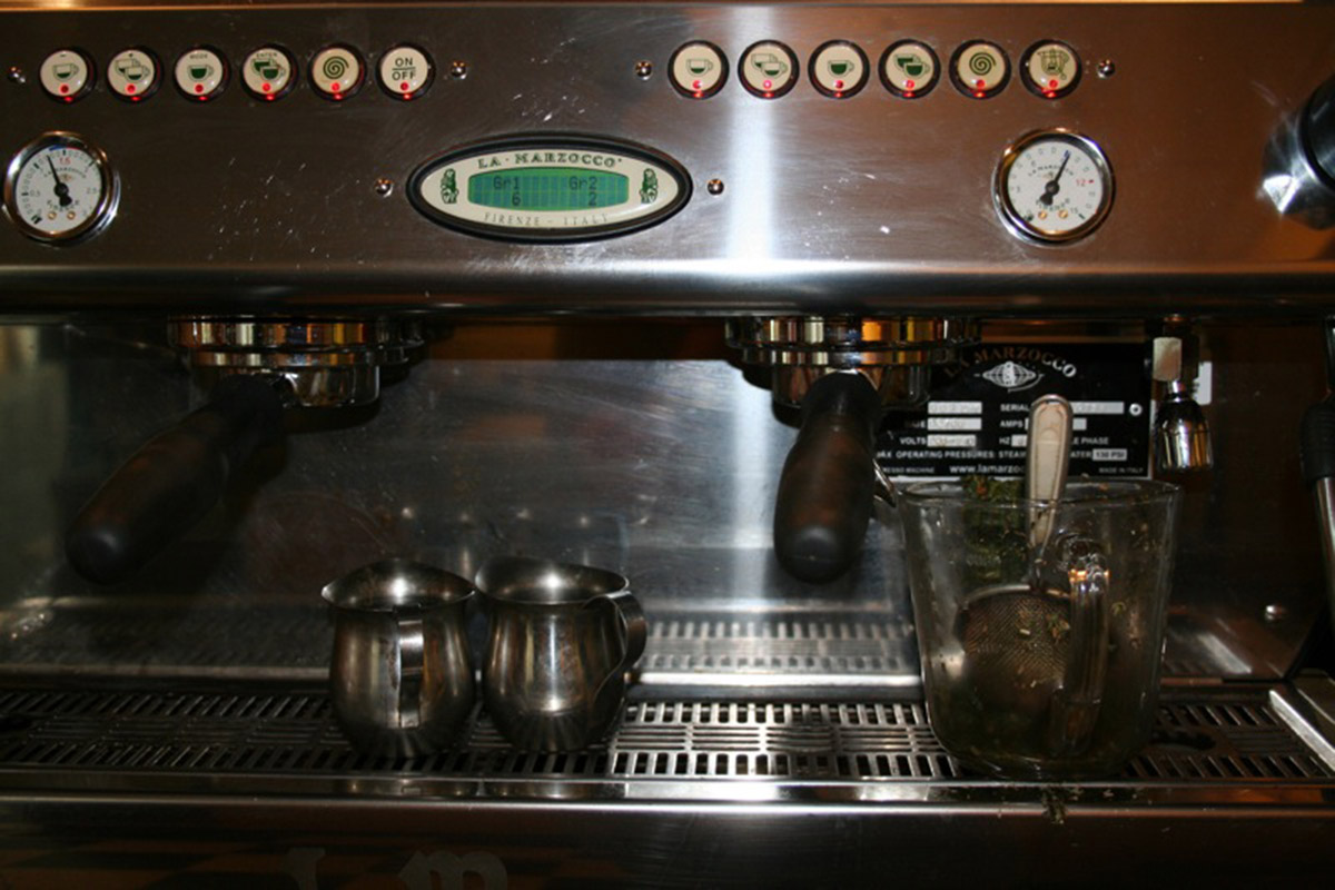 Modern_espresso_machine_1200w